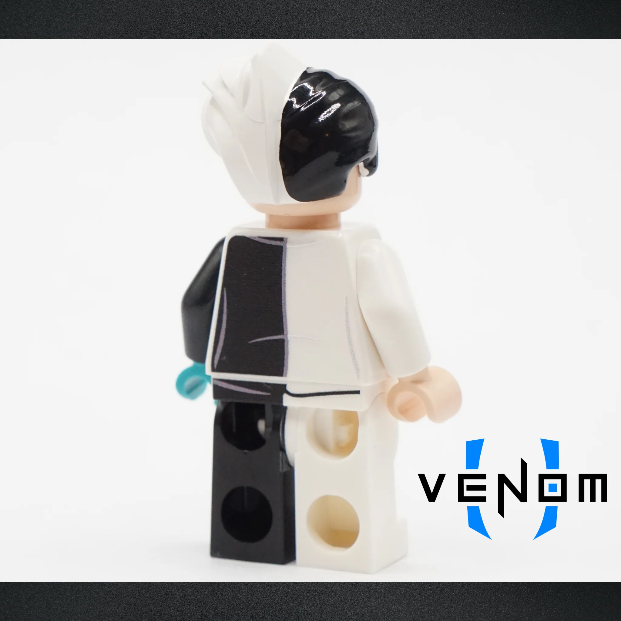 V2 Animated Dual-Faced Villain UV Printed Figure - Image 3